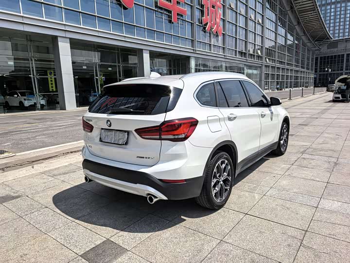 Фото 10 - BMW X1