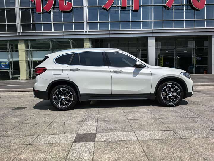 Фото 9 - BMW X1