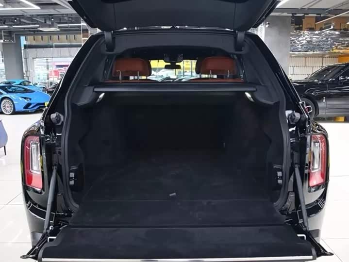 Фото 4 - Rolls-Royce Cullinan