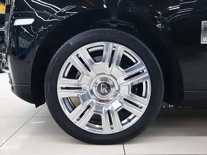 Фото 6 - Rolls-Royce Cullinan