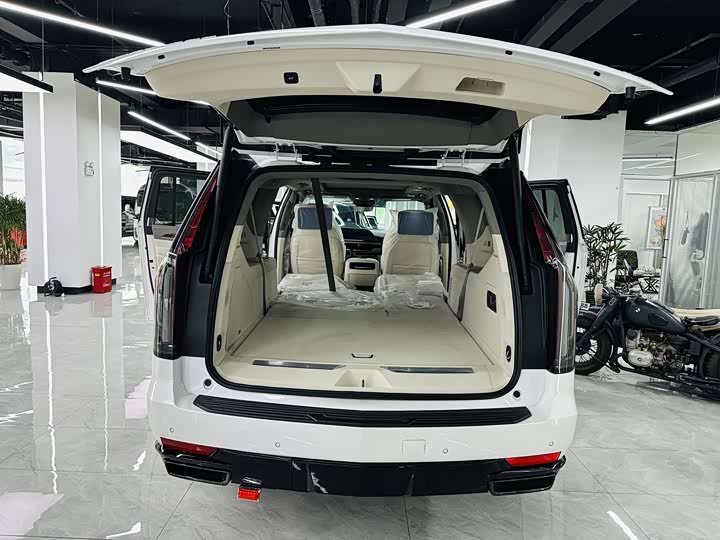 Фото 7 - Cadillac Escalade