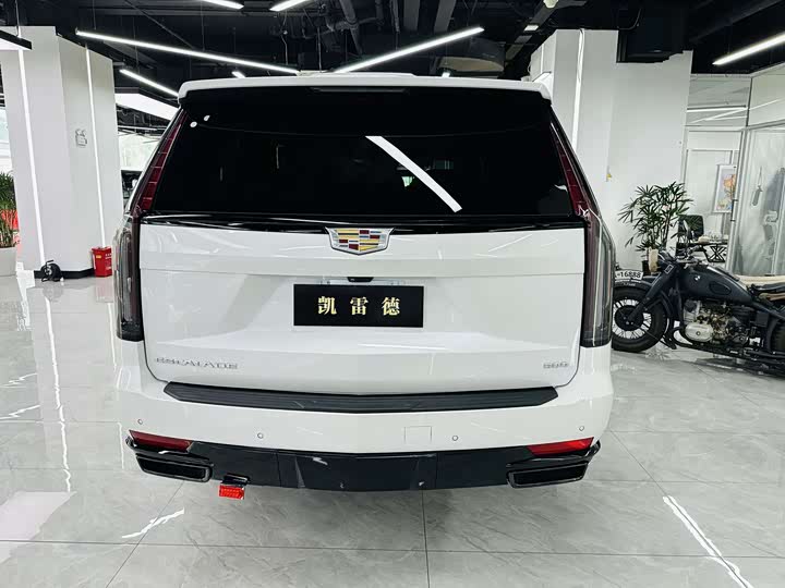 Фото 9 - Cadillac Escalade