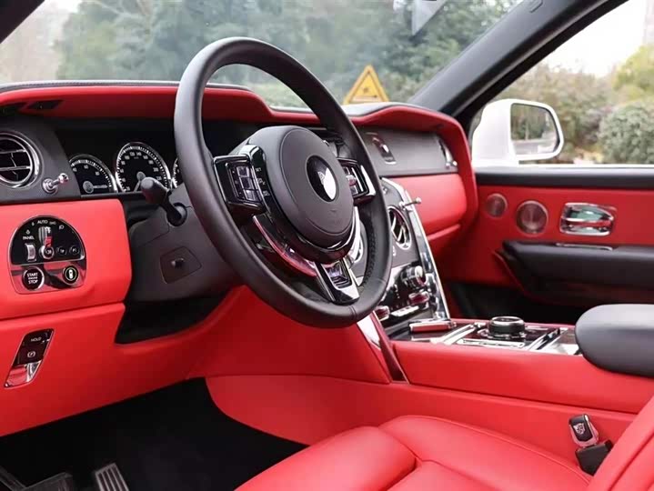 Фото 3 - Rolls-Royce Cullinan