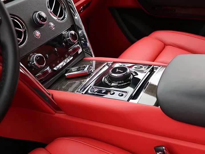 Фото 5 - Rolls-Royce Cullinan