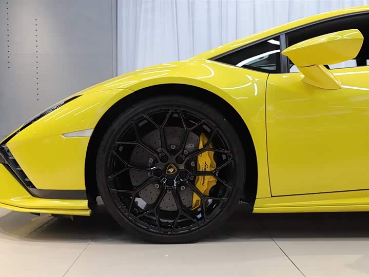 Фото 15 - Lamborghini Huracán