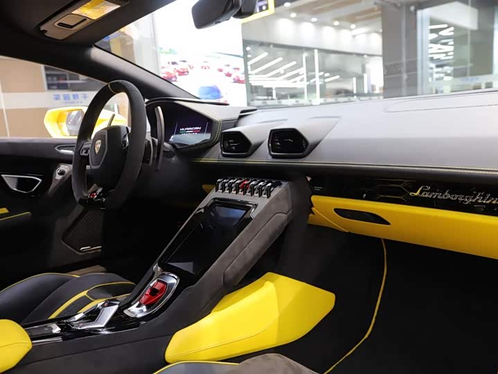 Фото 8 - Lamborghini Huracán