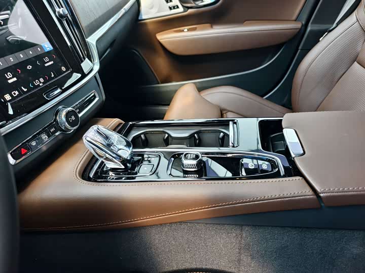 Фото 10 - Volvo S90 Hybrid