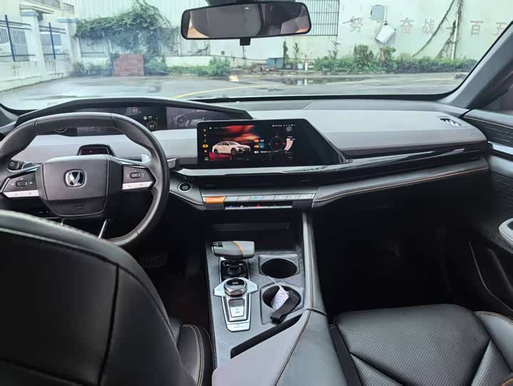 Фото 10 - Changan UNI-V