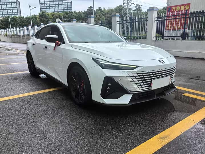 Фото 3 - Changan UNI-V