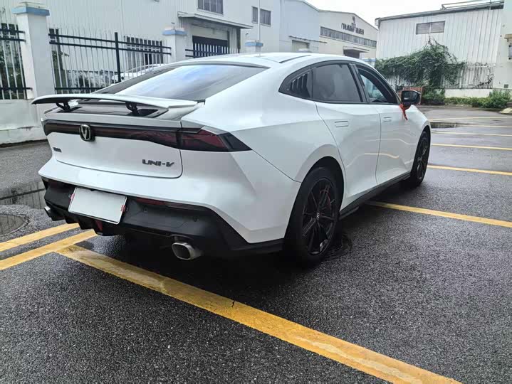 Фото 4 - Changan UNI-V