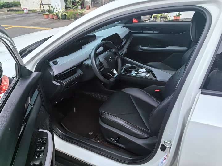 Фото 8 - Changan UNI-V