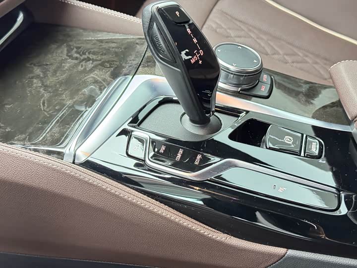 Фото 15 - BMW 5 Series