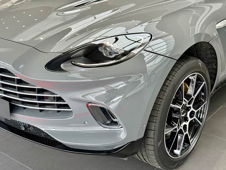 Фото 2 - Aston Martin DBX