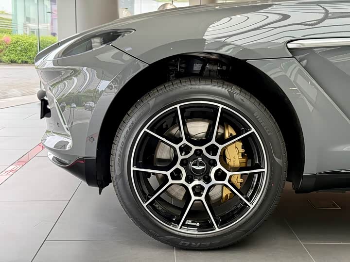 Фото 4 - Aston Martin DBX