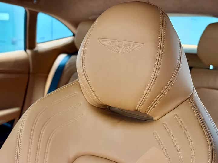 Фото 9 - Aston Martin DBX