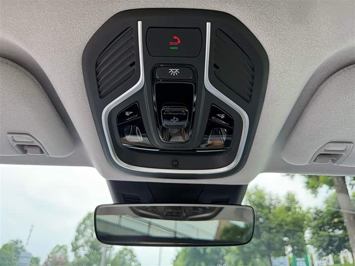 Фото 11 - Geely Monjaro