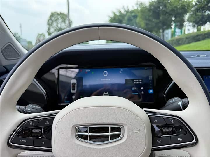 Фото 12 - Geely Monjaro