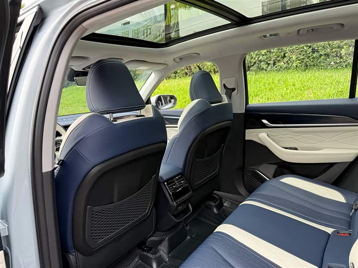 Фото 13 - Geely Monjaro