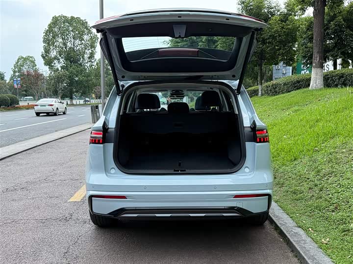 Фото 17 - Geely Monjaro