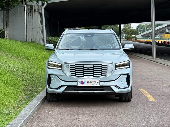 Фото 2 - Geely Monjaro