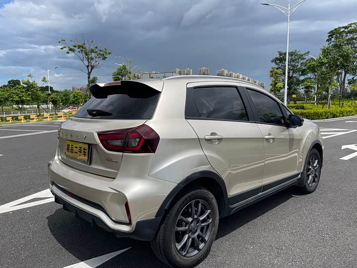 Фото 12 - Geely Vision X3