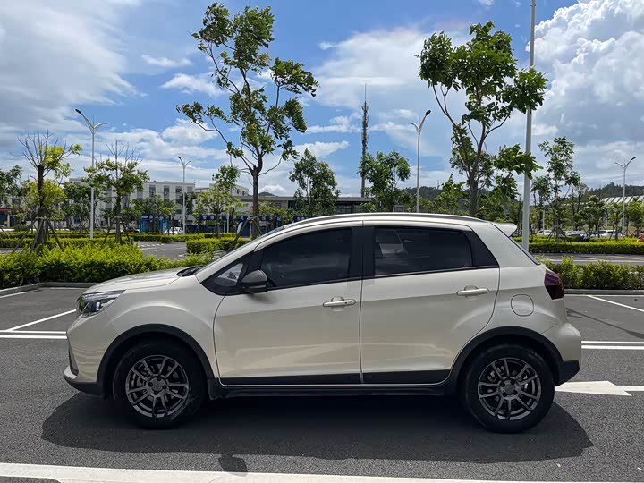 Фото 13 - Geely Vision X3