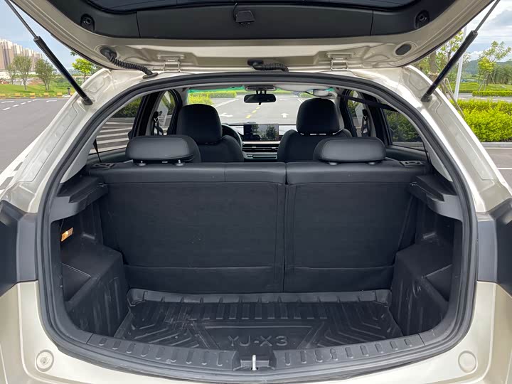 Фото 14 - Geely Vision X3