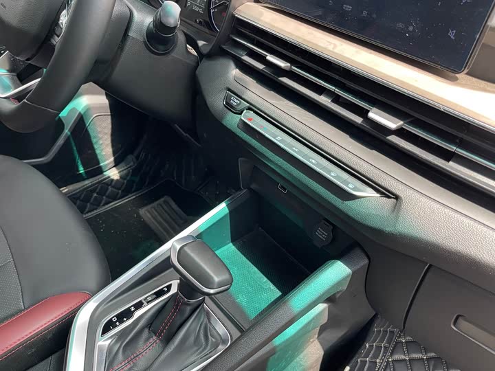 Фото 7 - Geely Vision X3