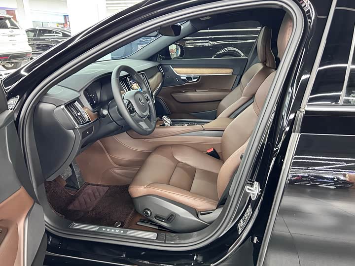 Фото 11 - Volvo S90