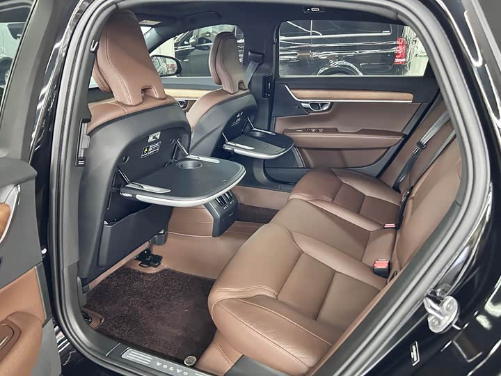 Фото 13 - Volvo S90