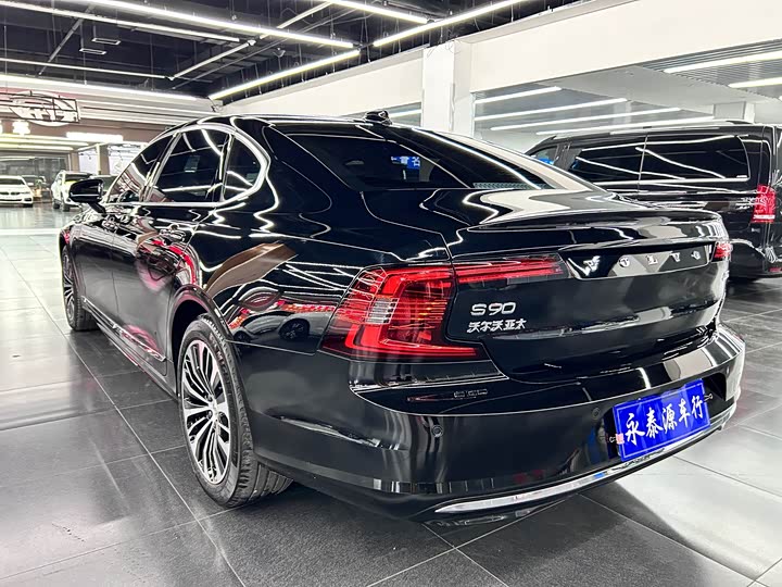 Фото 5 - Volvo S90
