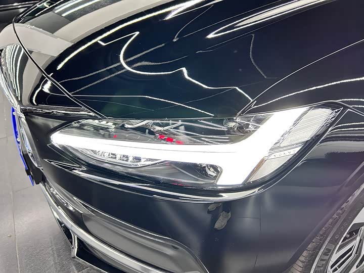 Фото 8 - Volvo S90