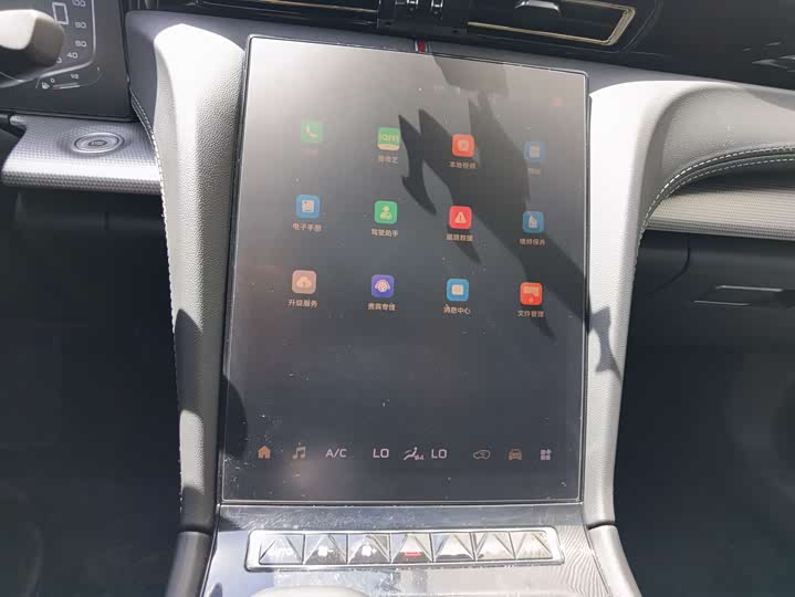 Фото 14 - Hongqi H5