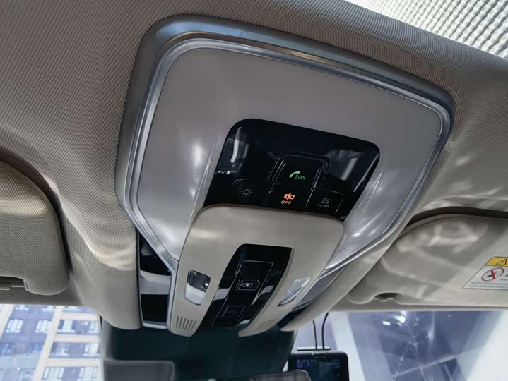 Фото 16 - Hongqi H5