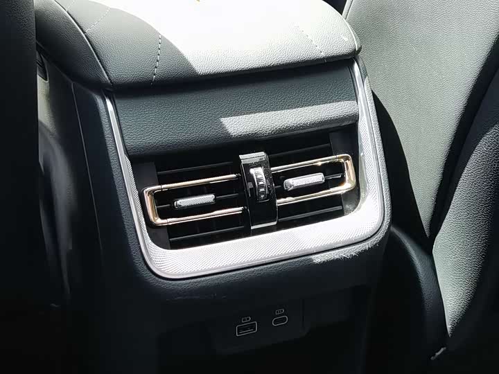 Фото 23 - Hongqi H5