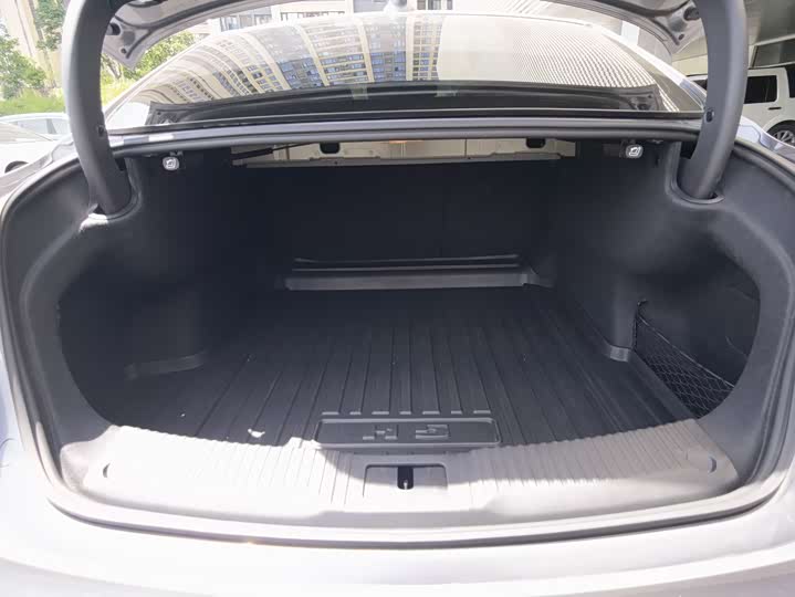 Фото 26 - Hongqi H5