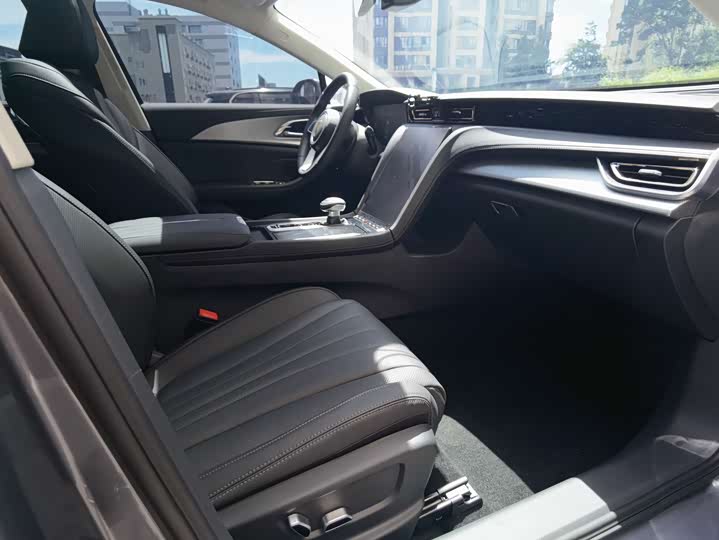 Фото 27 - Hongqi H5