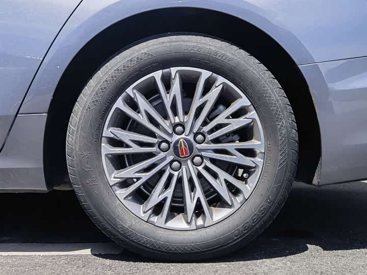 Фото 8 - Hongqi H5