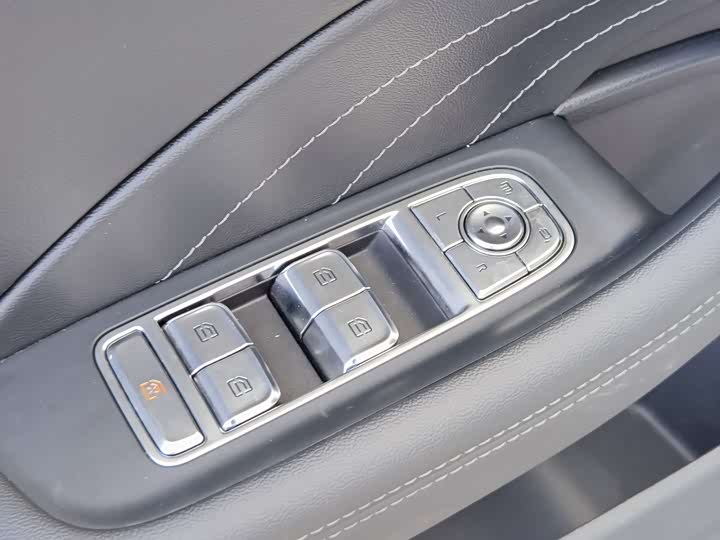 Фото 9 - Hongqi H5