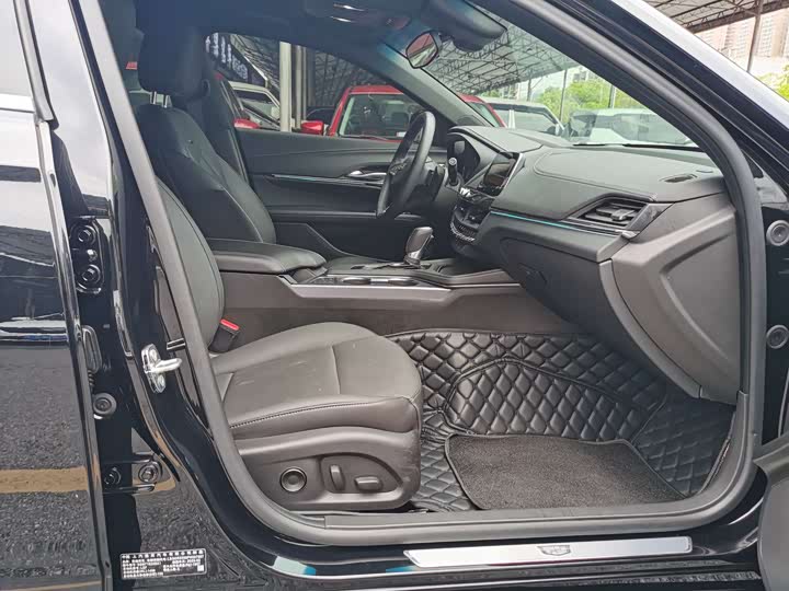 Фото 11 - Cadillac CT4