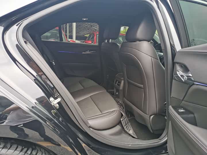 Фото 12 - Cadillac CT4