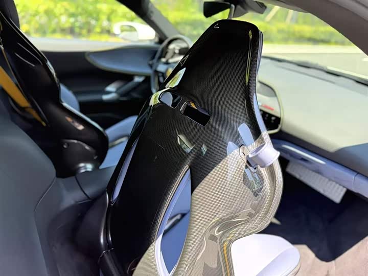 Фото 19 - Ferrari SF90