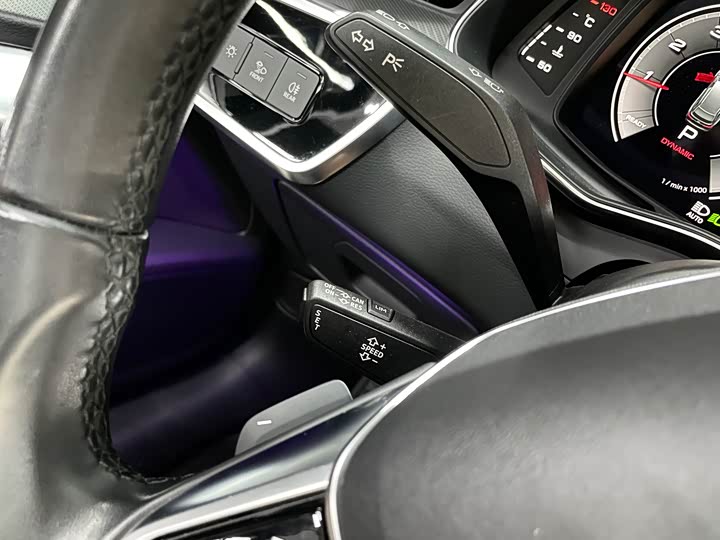 Фото 12 - Audi A6