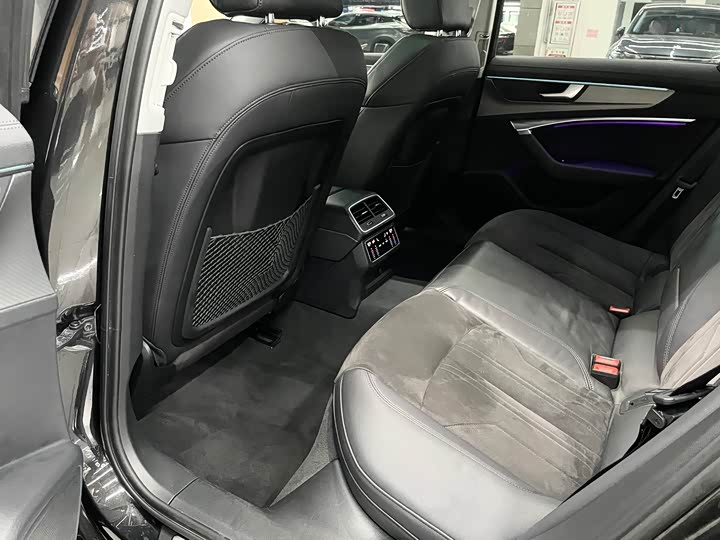 Фото 13 - Audi A6