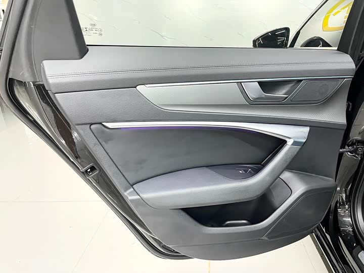 Фото 14 - Audi A6