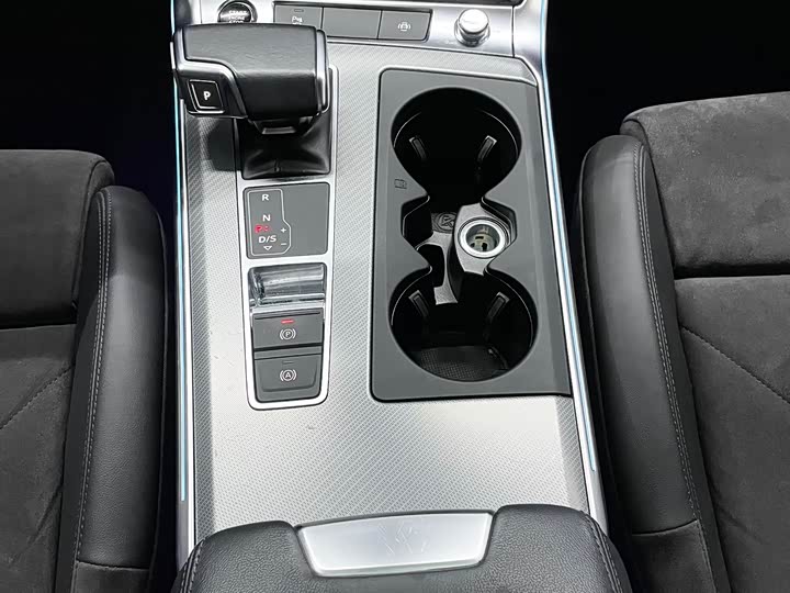 Фото 17 - Audi A6