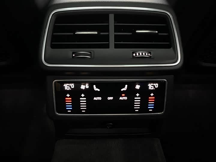 Фото 18 - Audi A6
