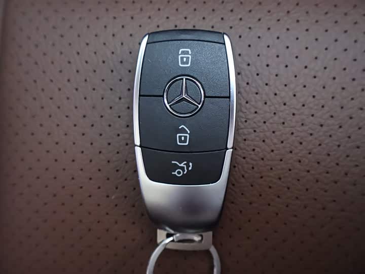 Фото 25 - Mercedes-Benz GLE-Class