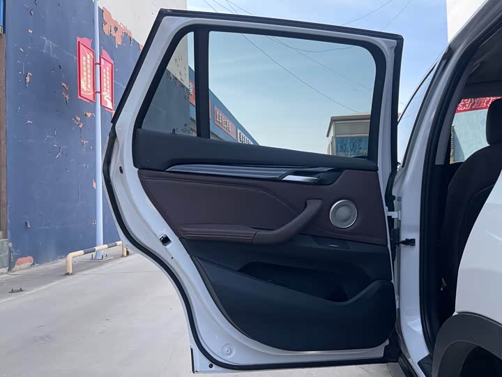 Фото 11 - BMW X1