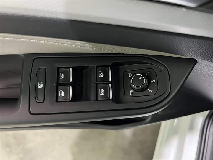 Фото 9 - Volkswagen Golf